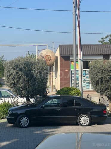 Mercedes E 240-6