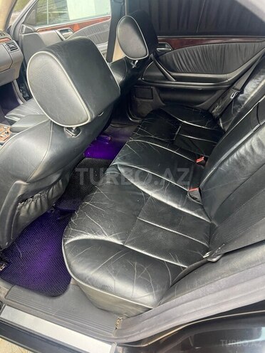 Mercedes E 240-8