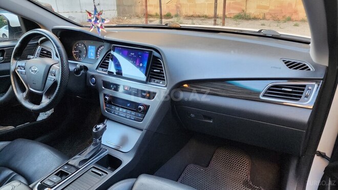 Hyundai Sonata-12