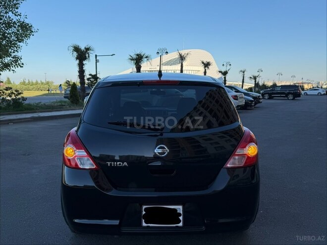 Nissan Tiida-5
