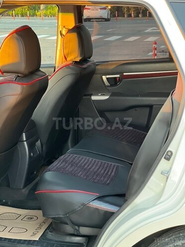 Hyundai Santa Fe-5