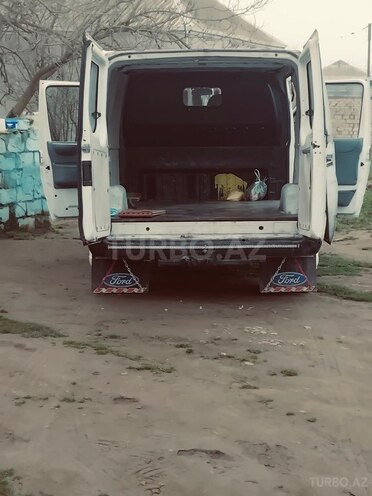 Ford Transit-4