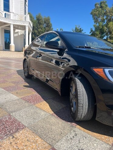 Hyundai Elantra-3