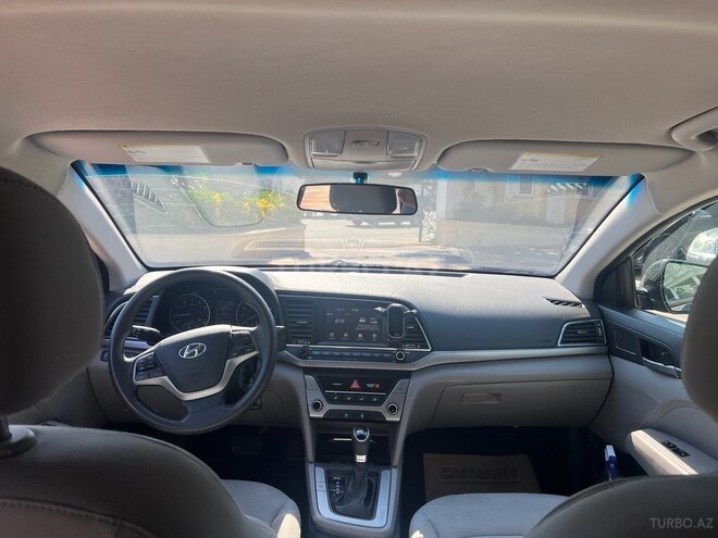 Hyundai Elantra-10
