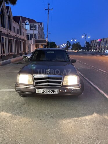 Mercedes 200 D-2