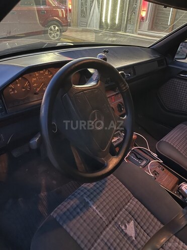 Mercedes 200 D-9