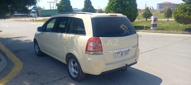 Opel Zafira-15