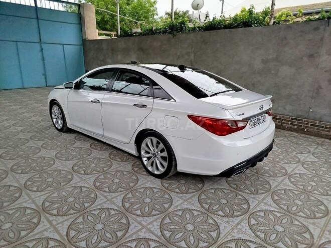Hyundai Sonata-4