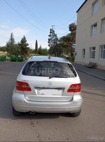 Mercedes B 150-6