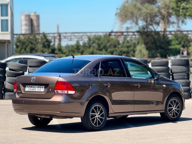 Volkswagen Polo-10