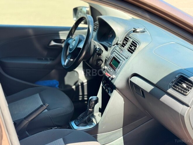 Volkswagen Polo-12