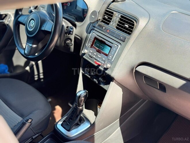 Volkswagen Polo-13