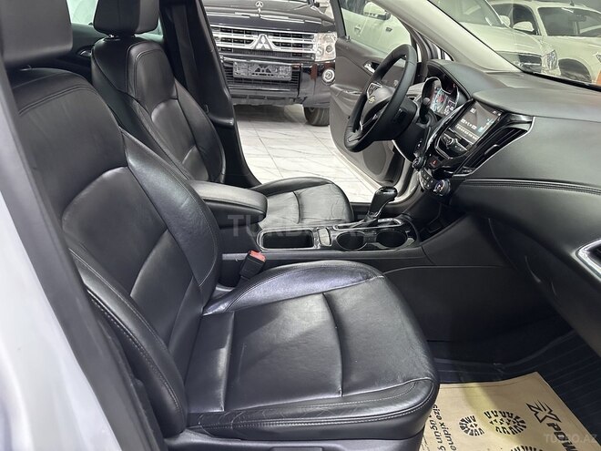 Chevrolet Cruze-15