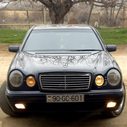 Mercedes E 240-2