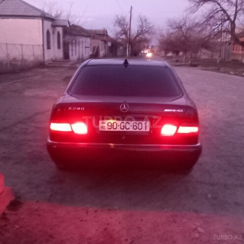 Mercedes E 240-3