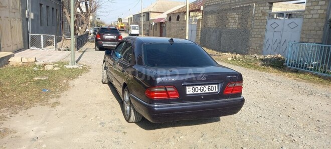 Mercedes E 240-7