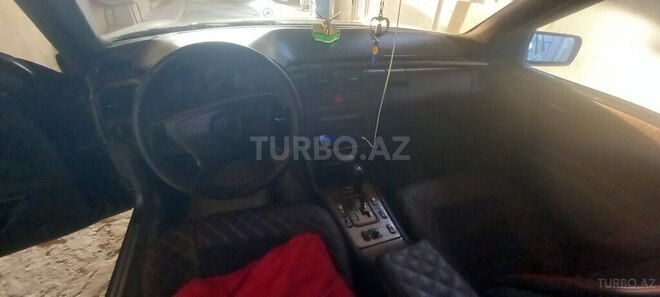 Mercedes E 240-12