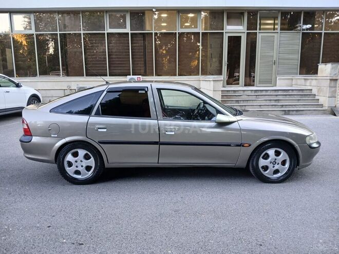 Opel Vectra-4