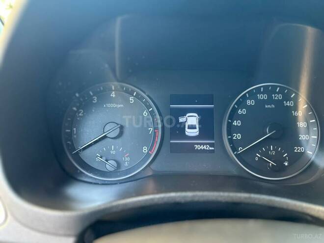 Hyundai Accent-8