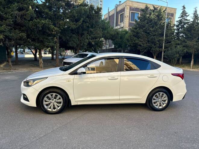 Hyundai Accent-4