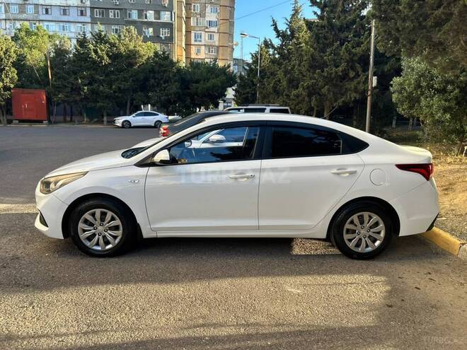 Hyundai Accent-5