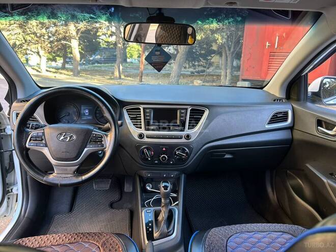 Hyundai Accent-9