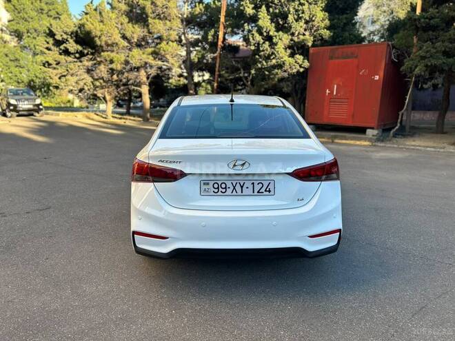 Hyundai Accent-2