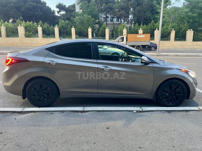 Hyundai Elantra-3