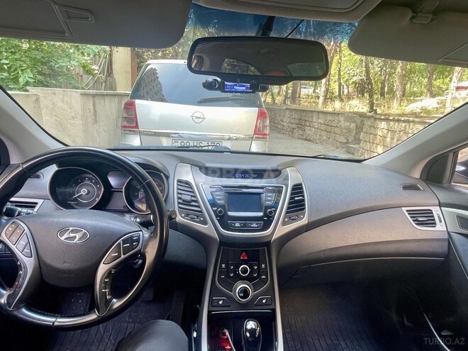 Hyundai Elantra-4