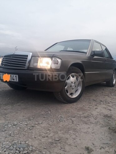 Mercedes 190-4