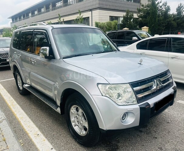 Mitsubishi Pajero-6