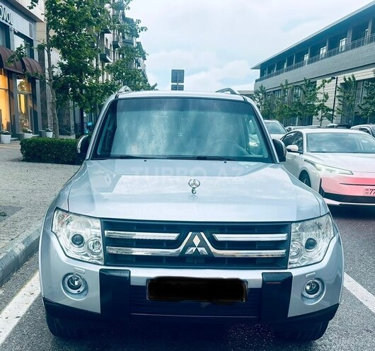Mitsubishi Pajero-5