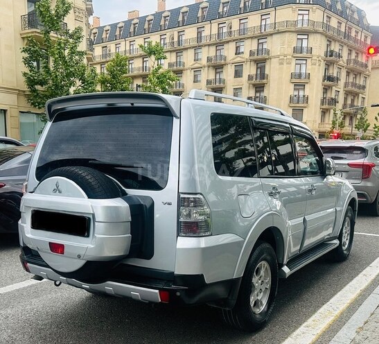 Mitsubishi Pajero-2