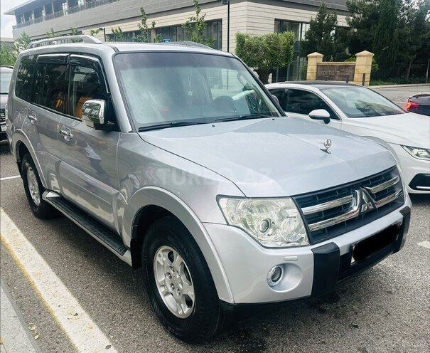 Mitsubishi Pajero-3