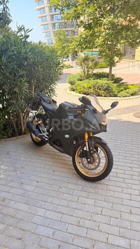 Yamaha R15 V4-1