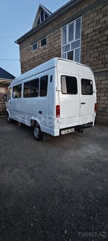 Mercedes 208 D-6