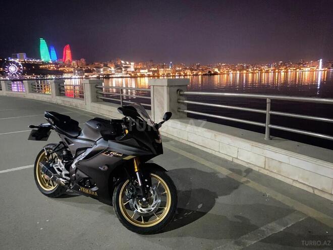 Yamaha R15 V4-8