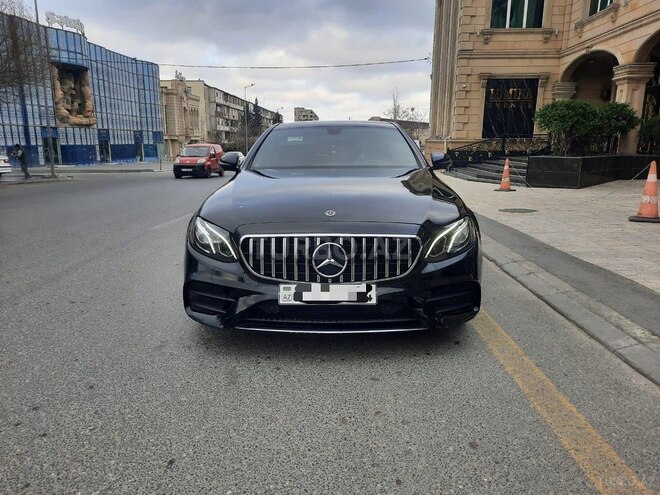 Mercedes E 300 4MATIC-1