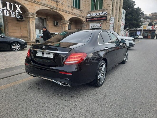 Mercedes E 300 4MATIC-2