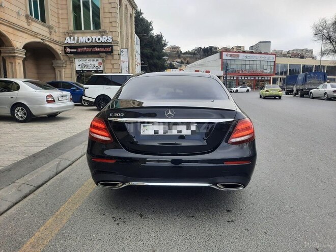 Mercedes E 300 4MATIC-4