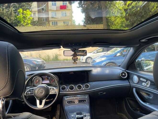 Mercedes E 300 4MATIC-10
