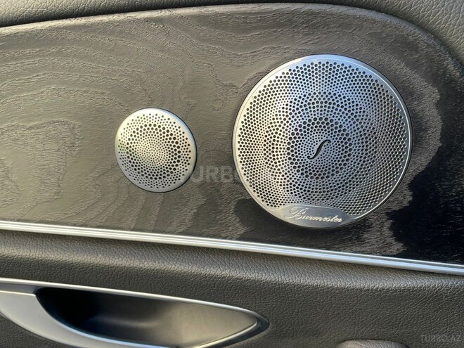 Mercedes E 300 4MATIC-9