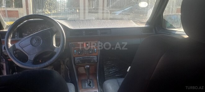 Mercedes E 300-2