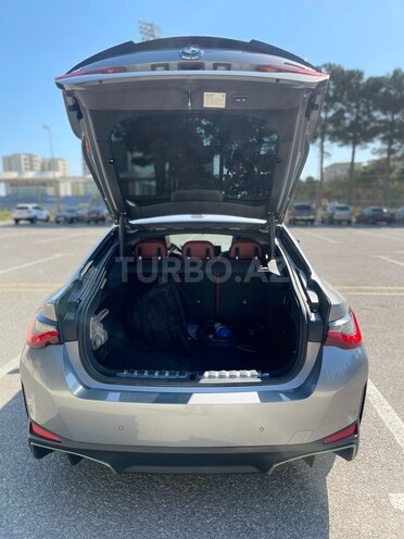 BMW i4-7