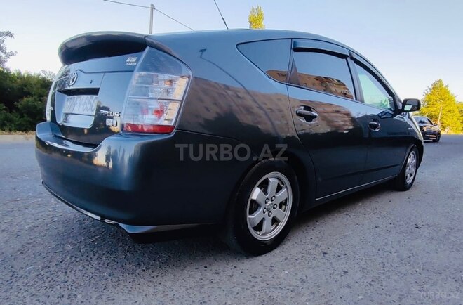 Toyota Prius-5