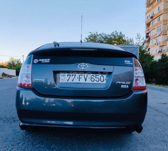 Toyota Prius-4