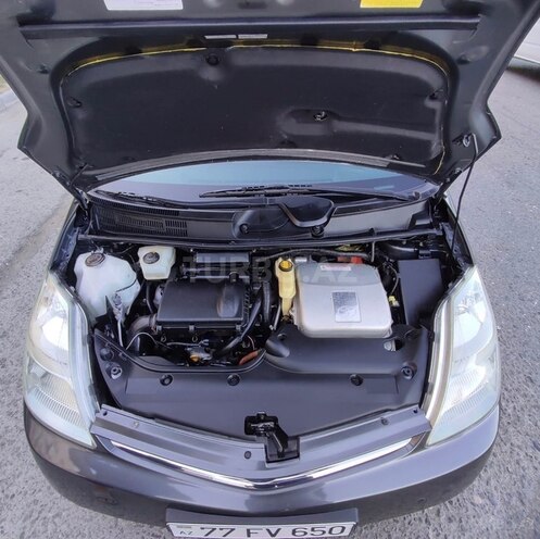 Toyota Prius-12