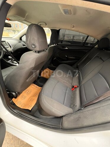 Chevrolet Cruze-12