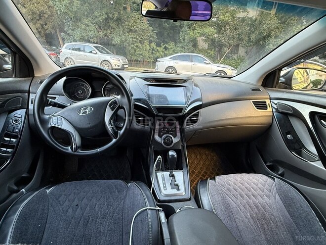Hyundai Elantra-8