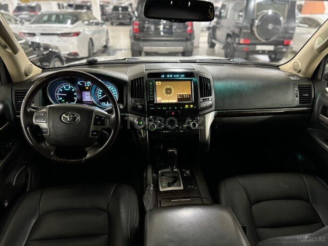 Toyota Land Cruiser-7